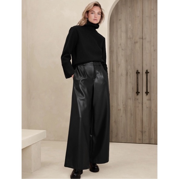 NWT Banana Republic Sweater - Picture 3 of 5